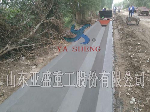 甘肅嘉峪關客戶使用現(xiàn)澆式襯砌機生產構件